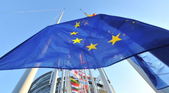 Romanii sunt optimisti si au incredere in UE