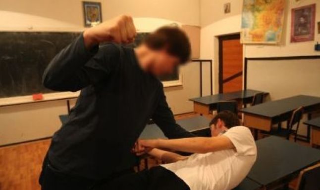 VIOLENŢĂ Bătaie în clasă şi în faţa fostului Liceu de Chimie