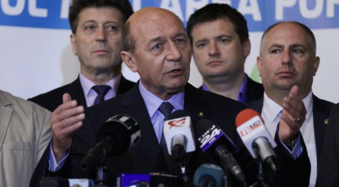 Basescu, atac hotarat la adresa guvernarii social-liberale
