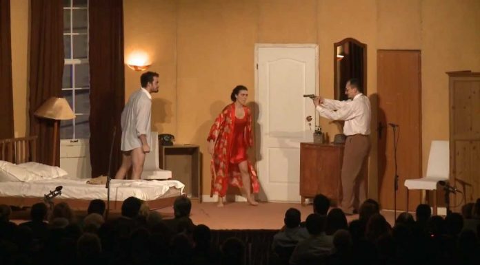 “Crima la Howard Johnson”, o comedie savuroasa