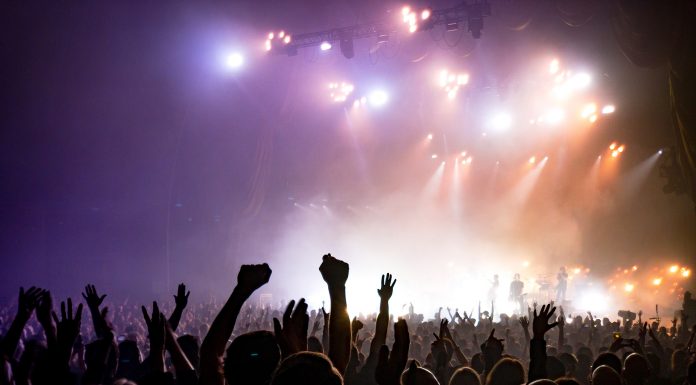 Cum sa mergi la un concert daca esti adolescent
