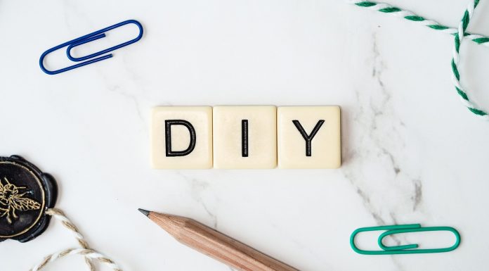 Cum sa alegeti intre tratamentele de infrumusetare expert si DIY