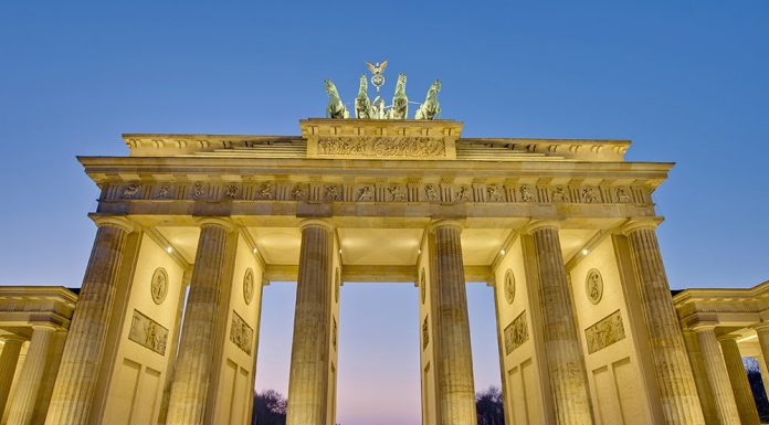 Cunoasteti atmosfera din Berlin pe timp de noapte