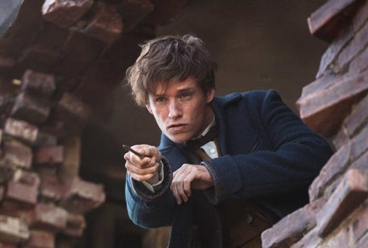 Fantastic Beasts 3 va avea mai multe Hogwarts si Dumbledore