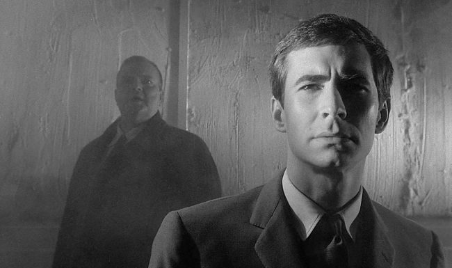 Procesul, adaptarea geniala a operei lui Kafka de catre Orson Welles