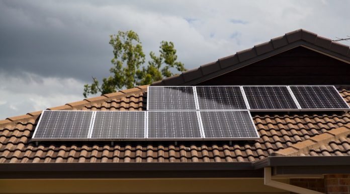 Care sunt cei mai buni acumulatori pentru stocarea energiei solare?