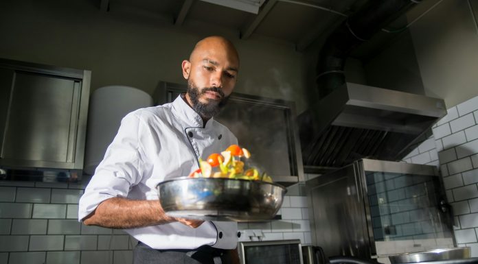 Hotă din inox profesională: ce importanță au capacitatea și controlul temperaturii?