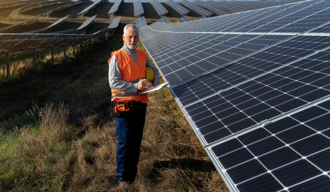 cum-sa-produci-mai-multa-energie-si-sa-platesti-mai-putin-la-electricitate-sfaturi-de-la-rominstalsolar.jpg